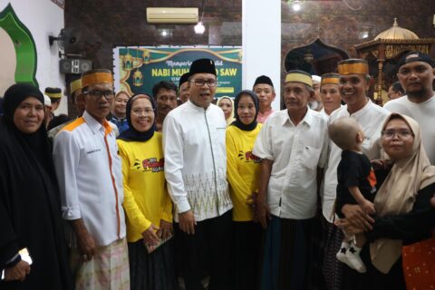 Warga Antusias Sambut Danny Pomanto Saat Hadiri Maulid Nabi Muhammad SAW di Sanrobone Takalar