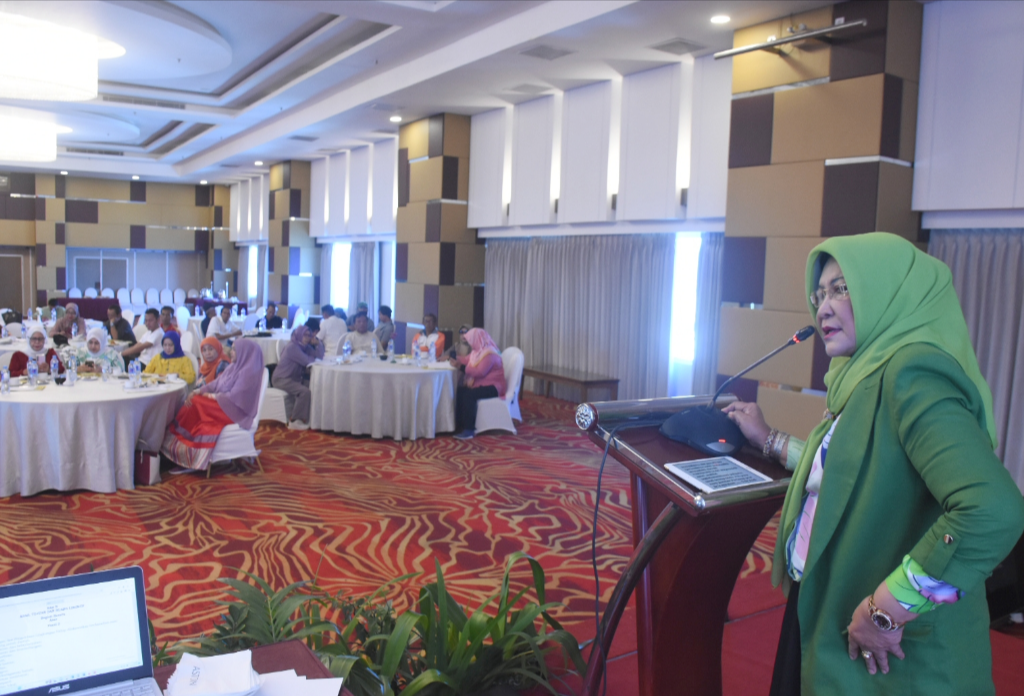 Apiaty Amin Syam Ajak Warga Makassar Lestarikan Lingkungan Sekitar