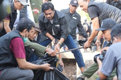 Semangat Gotong Royong: Pj Sekda Makassar Gelar Kerja Bakti Sabtu Bersih Menuju Piala Adipura