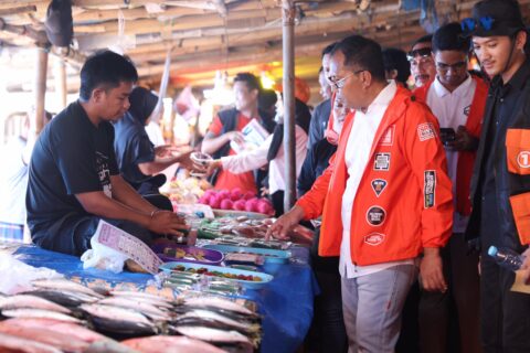 Pedagang Senang Bertemu Danny Pomanto Saat Blusukan ke Pasar Allu Jeneponto