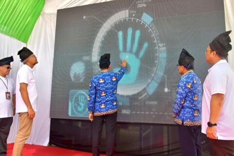 Pj Gubernur Sulsel Resmikan Desa Digital di Bira, Dorong Transformasi Digitalisasi Ekonomi