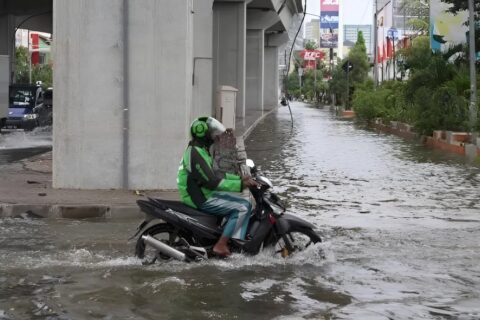 Banjir Terjang Makassar, Beberapa Ruas Jalan dan Pemukiman Terendam Akibat Hujan Deras