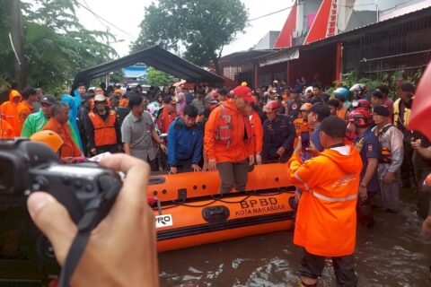 Danny Pomanto Tinjau Banjir di Manggala, Imbau Warga Siaga Hadapi Cuaca Ekstrem