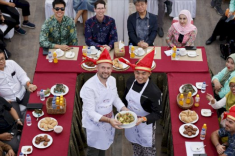 Chef David Gallienne, Chef Prancis Peraih Michelin Star Masak Pallumara di Atas Kapal Pinisi