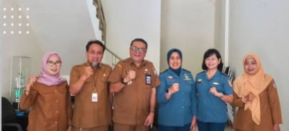 FOTO : Plt Kadis PPKB Kota Makassar Saat Menggelar Pertemuan Penting dengan Perwakilan TNI AL