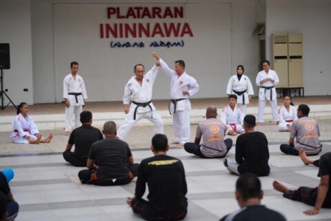 Penjabat Gubernur Sulsel Prof Zudan Latih ASN dan Satpol PP Karate untuk Kebugaran dan Disiplin