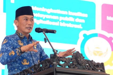 Pj Gubernur Sulsel Resmikan Pelantikan Pengurus Korpri Kabupaten Luwu dan Berikan Bantuan Sosial