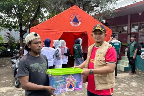 Lurah Katimbang Pantau Kondisi Warga Pasca Banjir dan Pastikan Kebutuhan Pengungsi Terpenuhi