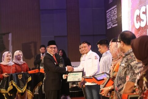 Pemkot Makassar Berikan Penghargaan CSR Award kepada Tujuh Perusahaan Berkontribusi di 2024