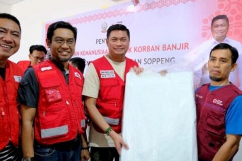 PMI Sulsel Serahkan Bantuan untuk Kabupaten Maros, Barru, dan Soppeng Antisipasi Bencana