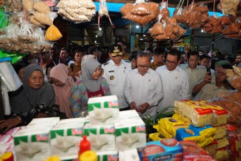 Menko Pangan dan Mendag Tinjau Pasar Pa’baeng-baeng: Harga Bahan Pokok di Makassar Relatif Rendah