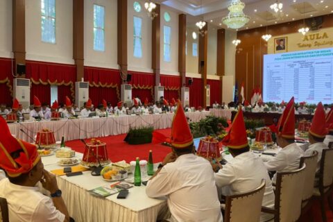 Rakor Pangan Sulsel 2025: Menko Pangan dan Peserta Kenakan Passapu, Bahas Peningkatan Produksi Pertanian