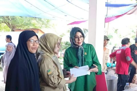 Anggota DPRD Makassar, Umiyati, Kunjungi Korban Banjir di Manggala dan Dorong Solusi Permanen