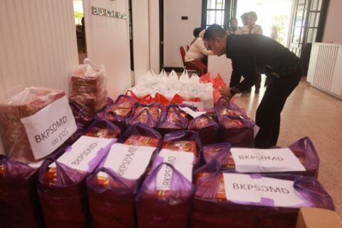 Solidaritas Tinggi, SKPD Makassar Galang 1.245 Nasi Kotak untuk Korban Banjir di Manggala