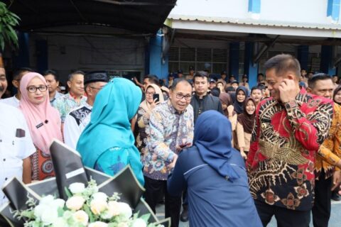 Danny Pomanto dan Pj Gubernur Sulsel Tinjau Program Makan Bergizi Gratis dan Pemeriksaan Kesehatan di Empat Sekolah