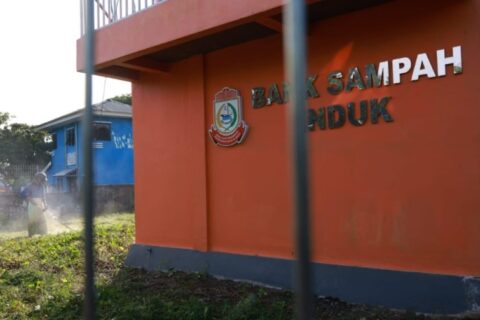 DLH Makassar Gelar Aksi Bersih-Bersih dan Penanaman Pohon untuk Peringati HPSN 2025