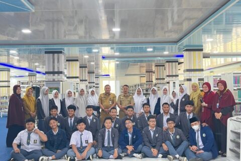 Kenalkan Dunia Pustakawan, Perpustakaan Sulsel Terima Kunjungan Edukatif SMAIT Al Fatih Makassar