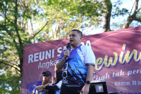 Munafri  Lepas Peserta Jalan Sehat Senam & Baksos IKA SMADA 88