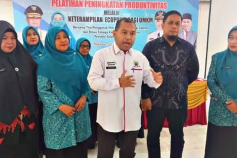 Disnakertrans dan TP-PKK Sulsel Gelar Pelatihan Ecoprint untuk Tingkatkan Produktivitas UMKM
