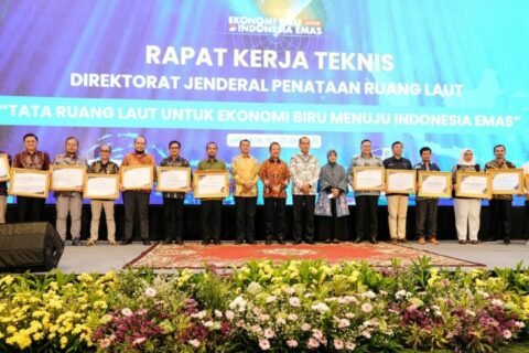 Sulawesi Selatan Raih Penghargaan Nasional atas Penataan Ruang Laut Terbaik dari KKP RI