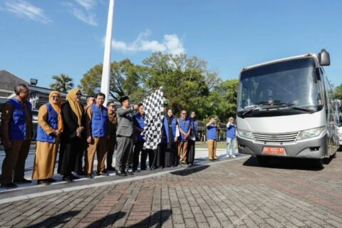 Gubernur Sulsel Lepas Tim Pelayanan Kesehatan Bergerak ke Pangkep dan Selayar