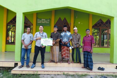 Pegadaian Kanwil Makassar Salurkan Bantuan Pembangunan Toilet Masjid Babul Ali Bontoa