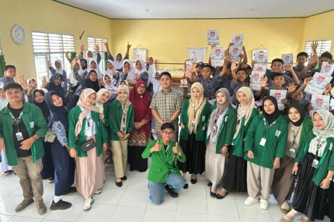 Mahasiswa KKN UIN Alauddin Gelar Penyuluhan Kenakalan Remaja di SMP Bontomarannu