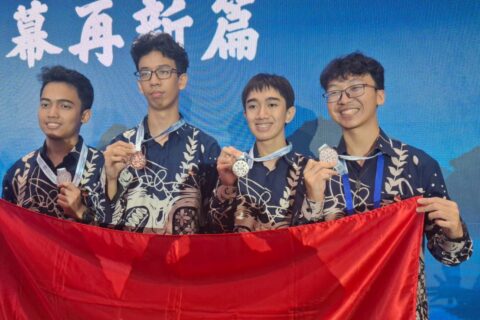 Debut Gemilang, Tim Indonesia Raih 4 Medali di Olimpiade AI Internasional