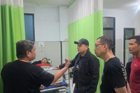 Wali Kota Makassar Jenguk Korban Pegawai DPRD di RS