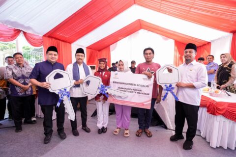 Gubernur Sulsel Dampingi Mensos Resmikan Hunian Layak untuk Naila dan Keluarga