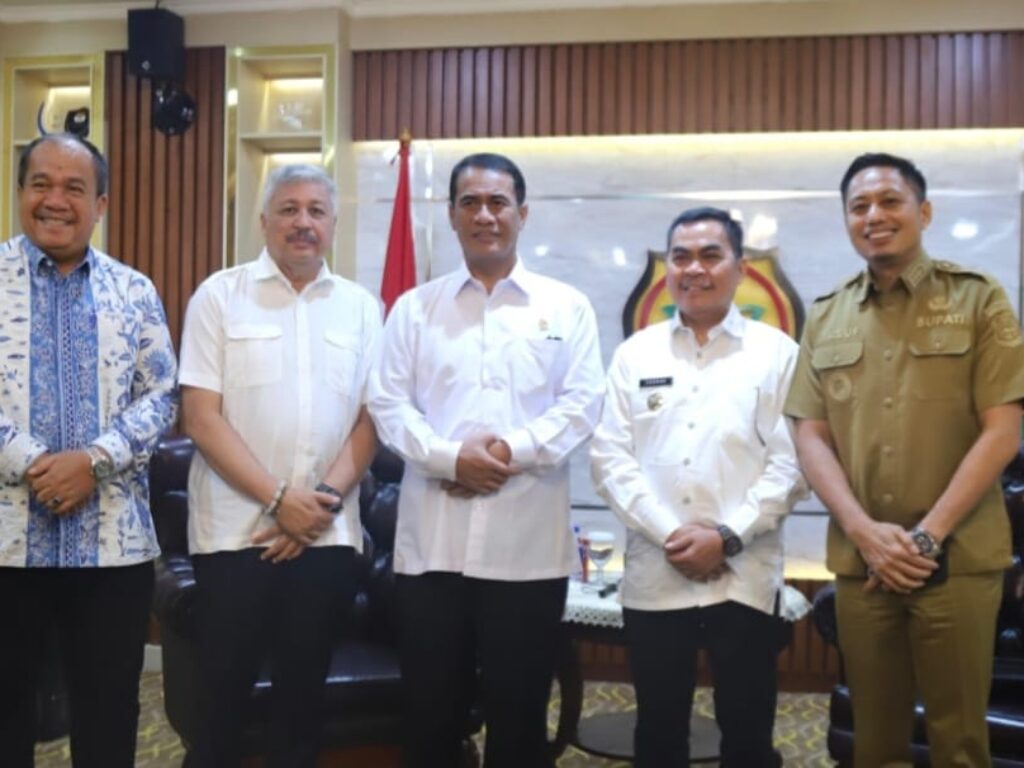 Tiga bupati Sulawesi Selatan bertemu Menteri Pertanian di Jakarta pada 9 September 2025 untuk membahas strategi penguatan ketahanan pangan dan pengembangan komoditas unggulan seperti kopi dan kakao.
