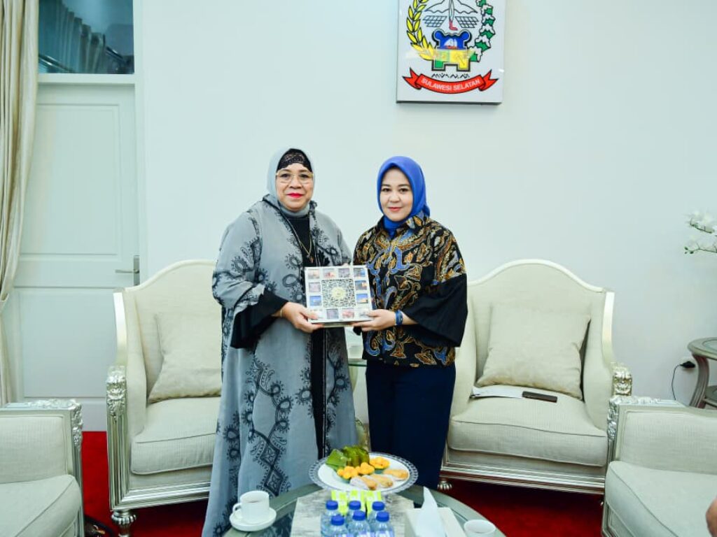 Wakil Gubernur Sulsel Fatmawati Rusdi menerima Dubes RI untuk Kuwait Lena Maryana Mukti di Makassar, membahas peluang kerja sama strategis bilateral.