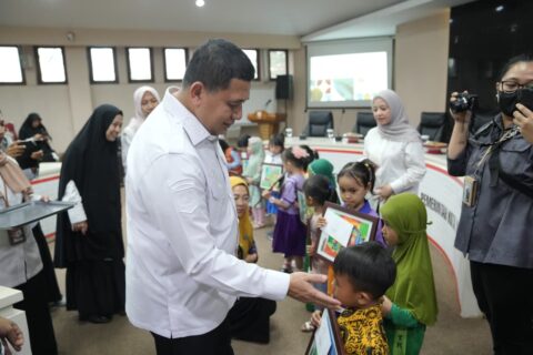 Usai Beri Apresiasi Lomba Mewarnai, Munafri Ingin Pajang Karya Anak PAUD di Ruang Kerjanya