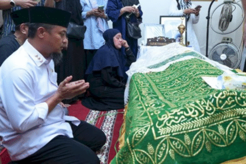 Andi Sudirman Melayat Prof Paturungi Parawansa, Mertua Gubernur Jatim Khofifah