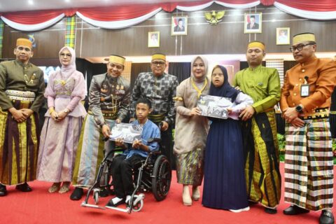 902 Siswa Disabilitas Dapat Bantuan Tabungan Pendidikan dari Gubernur Sulsel 