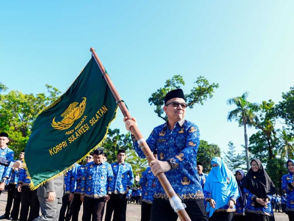 Sekretaris Daerah Sulsel Jufri Rahman memimpin rapat persiapan kontingen KORPRI Sulsel yang akan berlaga di PORNAS XVII KORPRI 2025 di Palembang, Selasa (30/9/2025), di Toraja Lounge, Kantor Gubernur Sulsel, untuk memantapkan strategi dan kesiapan atlet ASN.