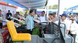 Menteri Pertanian Andi Amran Sulaiman menampingi Wapres Gibran Tanam Jagung Serentak di Banten, Rabu (8/10/2025). Foto: Humas Kementan