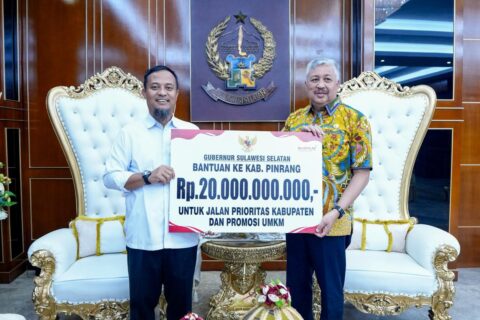 Panen Raya Padi di Pinrang, Gubernur Sulsel Serahkan Bantuan Rp20 Miliar untuk Infrastruktur dan UMKM