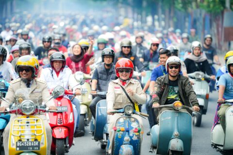 Hadiri Tudang Sipulung, Gubernur-Wagub Kompak Naik Vespa Bersama Pecinta Vespa Plus OKP Serta Tanam Tabebuya Sepanjang CPI