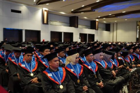 Universitas Fajar Wisuda 583 Lulusan, Dorong Lulusan Berintegritas dan Siap Bersaing di Era Digital