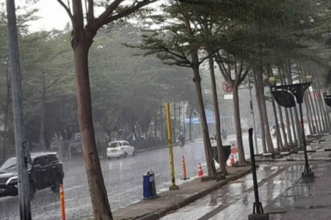 BMKG: Makassar Diprediksi Hujan Siang hingga Malam, Warga Diimbau Waspada Banjir