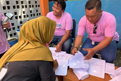 Warga Pulau Barrang Lompo Antusias Serbu Layanan Jemput Bola Disdukcapil Makassar