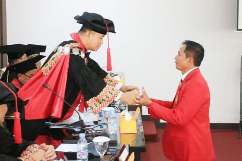 Raih Gelar Doktor Hukum di Unhas dengan Predikat Cum Laude, Ini Terobosan Ilmiah Zet Tadung Allo