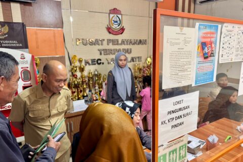 Sekdis Dukcapil Makassar Tinjau Layanan Kependudukan di Kecamatan