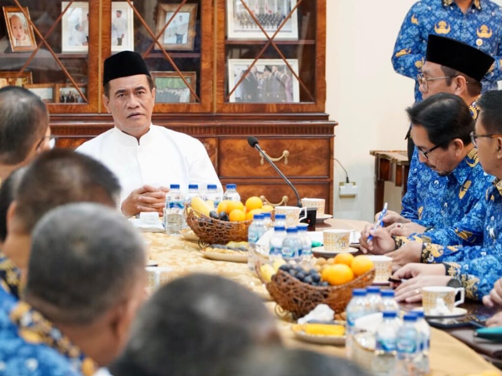 Pukul 6 Pagi, Mentan Amran Pimpin Rapat Penyaluran Bantuan Pangan Bencana Aceh Sumut Sumbar