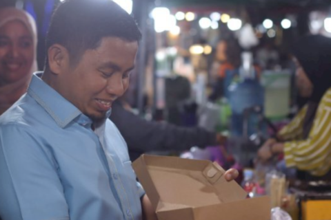 Tasming Hamid Sambangi Tenant UMKM di Car Free Night