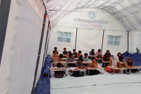 1.009 Sekolah Terdampak Banjir Tiga Provinsi, Kemendikdasmen Salurkan Bantuan Darurat