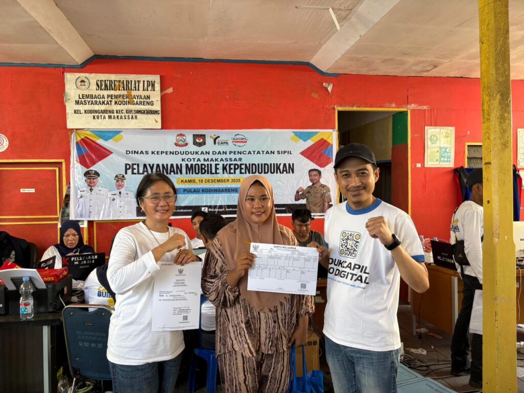 Pelayanan KTP-el di Pulau Kodingareng dan Barrangcaddi Kini Lebih Mudah Lewat Layanan Jemput Bola