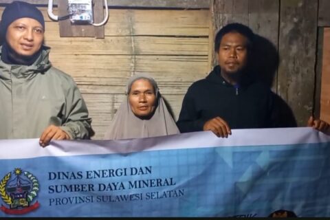 Dari Gelap ke Terang, Bantuan Listrik Pemprov Sulsel untuk Ratusan Rumah Warga Tak Mampu dan Wilayah Terisolir