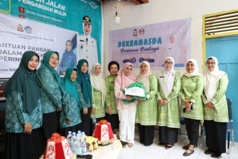 Perempuan Berdaya, Keluarga Sejahtera, TP PKK–Dekranasda Makassar Salurkan 830 Paket Bantuan Pangan